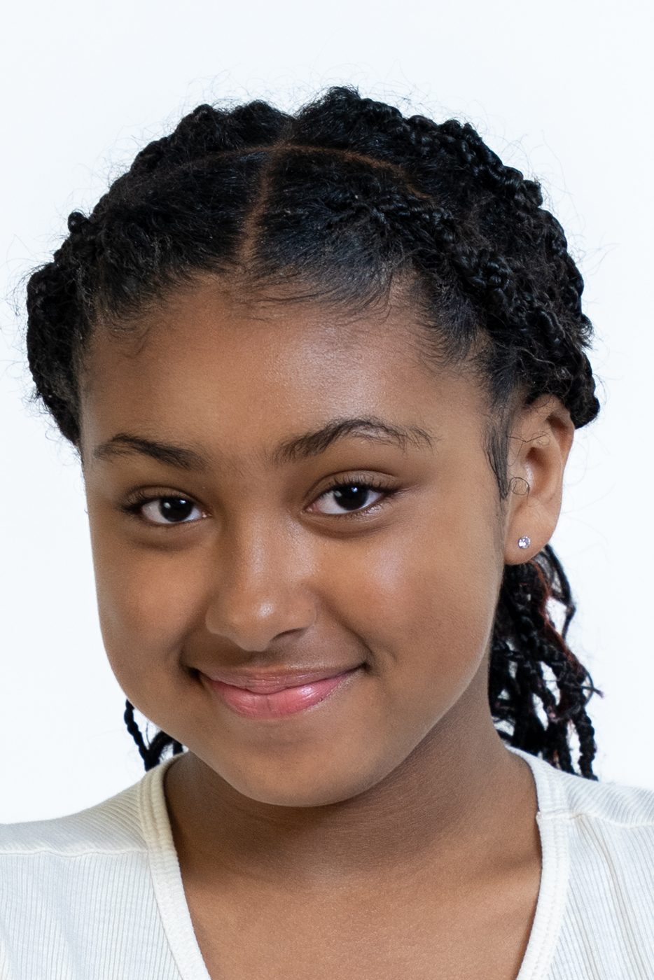Eleaya Neveah acting headshot, soft smile, cream top